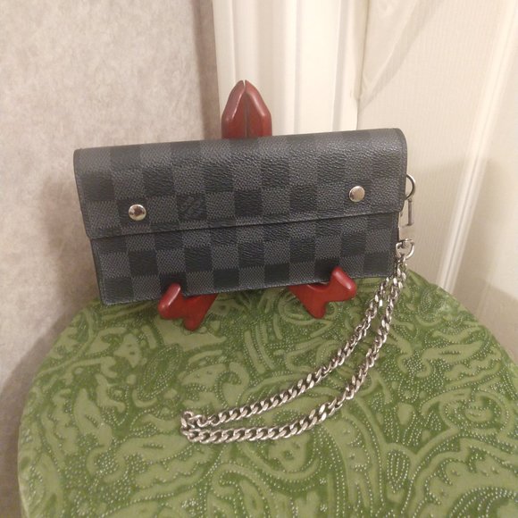 Authentic Louis Vuitton Damier Graphite Chain Wallet